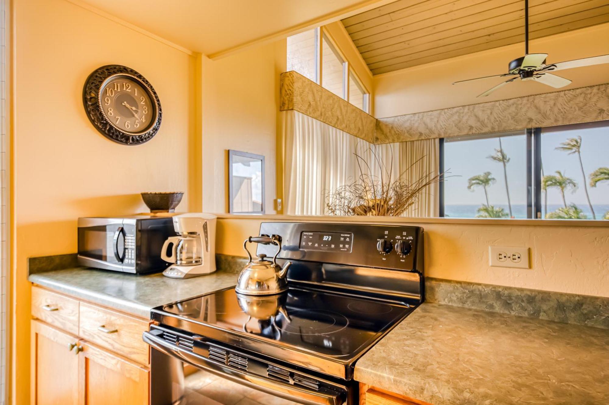 Mahina Surf Apartment Kahana Room photo